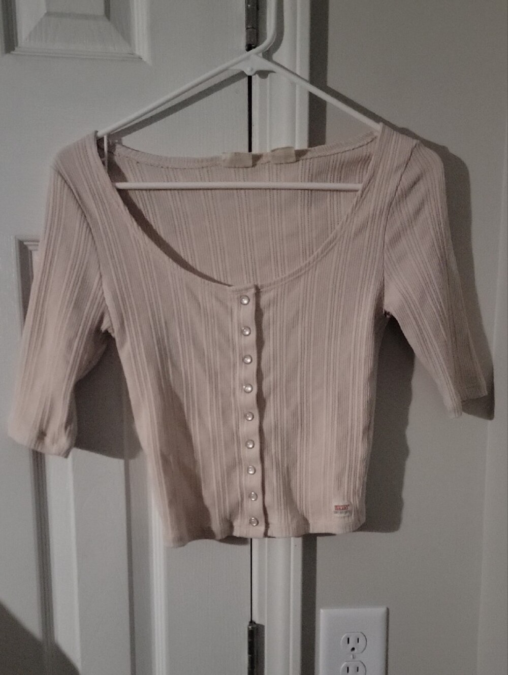 Levi's Beige Ribbed Button-Front Crop Top - Picture 2 of 5